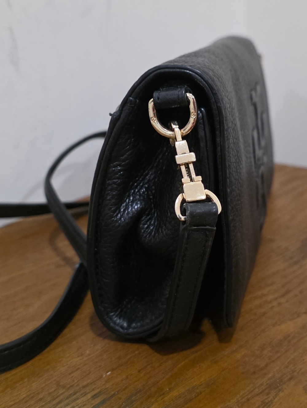 Like New!Tory Burch Black Pebbled Leather Crossbody Bag - Picture 8 of 11